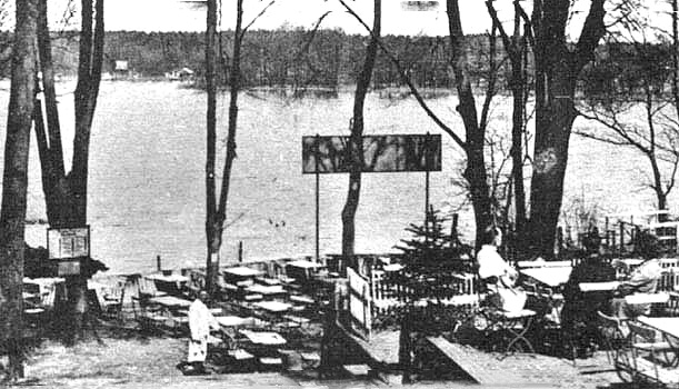 Seeterrasse am Bötzsee, Sommergarten mit Tischen , Aufnahme von 1940 Seeterrasse am Ufer des Bötzsee mit Terrassen, Seeschloss am Bötzsee, historische Ausflugsgaststätte