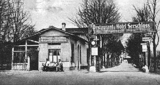 Stehbierhalle vom Seeschloss am Bötzsee Eine historische Postkarte zeigt die Stehbierhalle vom Seeschloss am Bötzsee, gebaut etwa um 1908, das Hauptgebäude Seeschloss am Bötzsee wurde 1906 gebaut, rechts auf dem Foto die Zufahrt zum Seeschloss