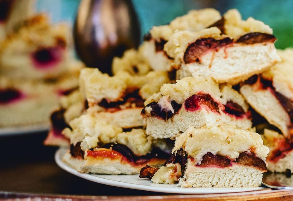 Hausgemachter Blechkuchen für Trauercafé & Gedenkfeier am See-würdiger Abschied in Brandenburg oder auch für Hochzeiten am See