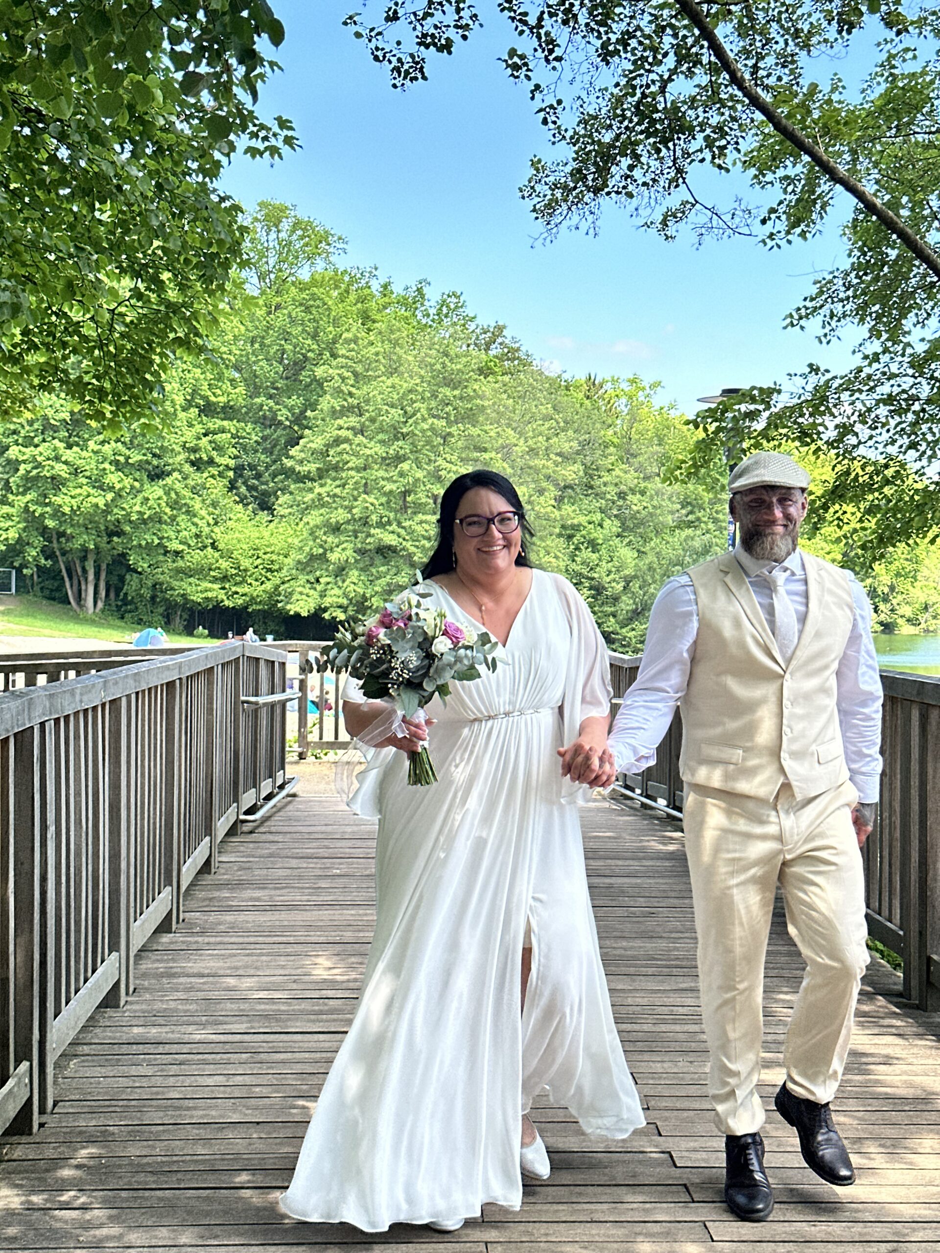 Frühlingshochzeit am See Patrycia & Marc Micro Wedding von Partycia und Marc im Seeschloss am Bötzsee