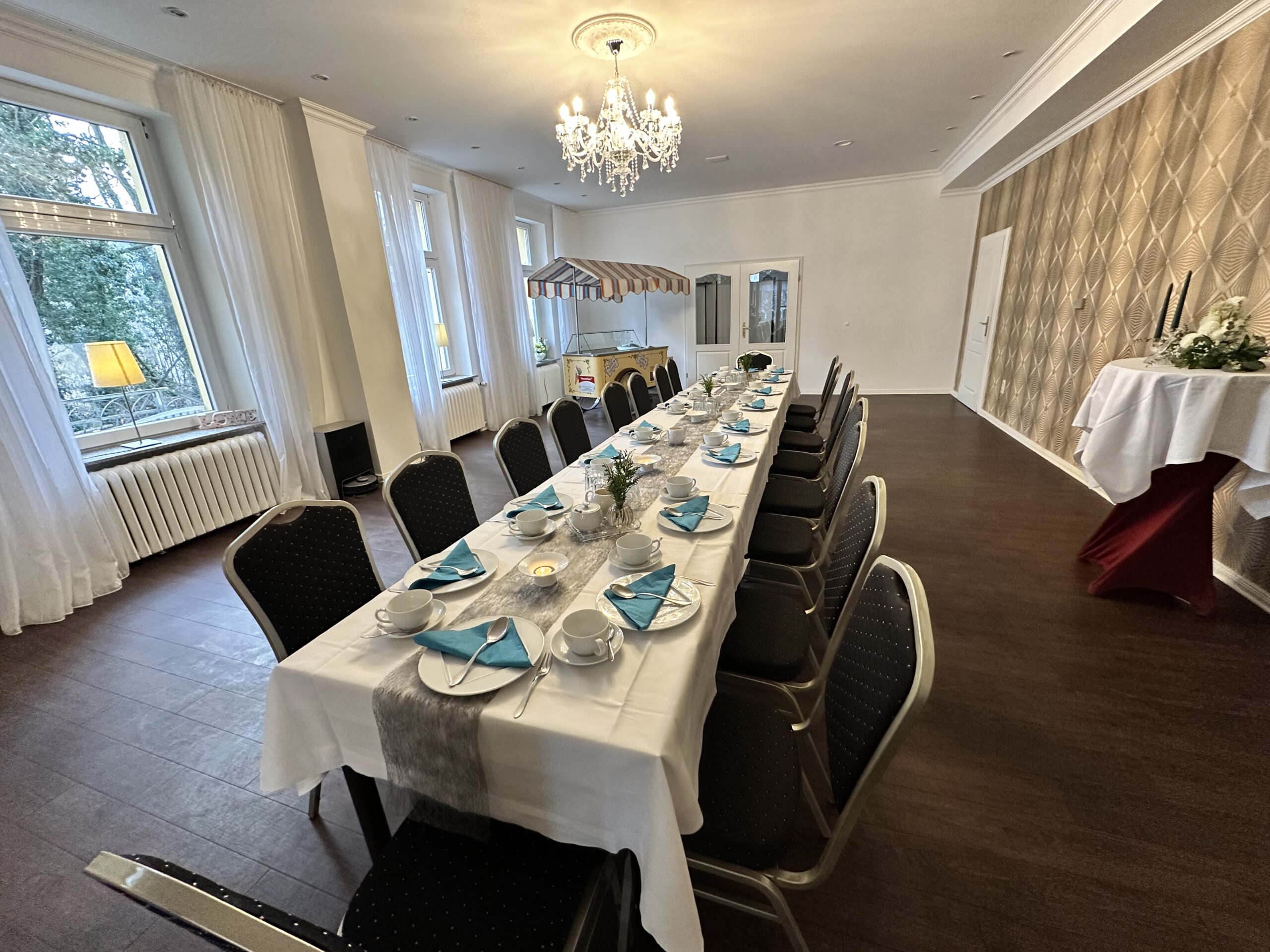 Tafel Gedenkfeier Trauerkaffee belegte Schnittchen Trauerkaffee Brandenburg