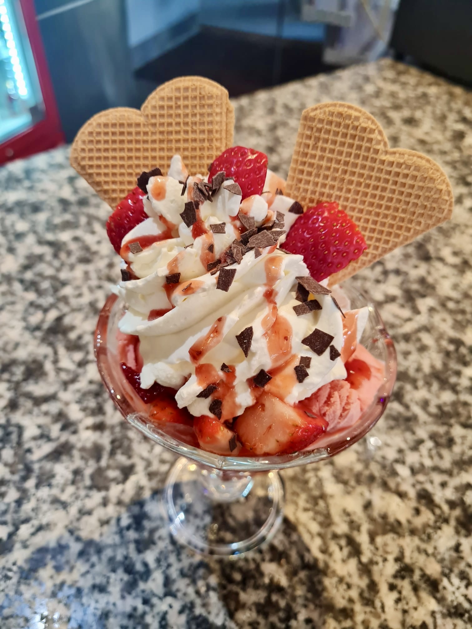 Eiscafé Seeschloss am Bötzsee mit hausgemachtem Eis und Kuchen 